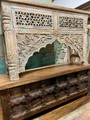  https://www.mogulinterior.com/blogs/news/antique-indian-inspired-interiors